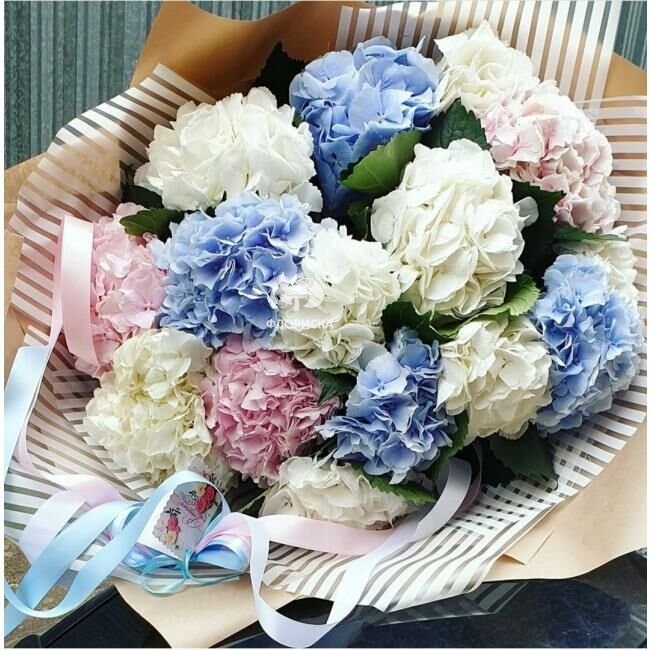 Букет с гортензией &laquo;Ласковый&raquo;