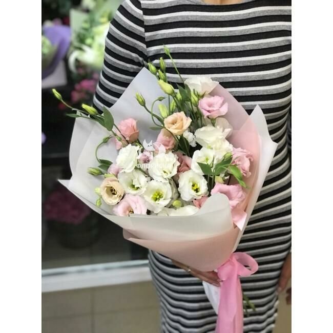 Букет с эустомой &laquo;Дышу тобой&raquo;