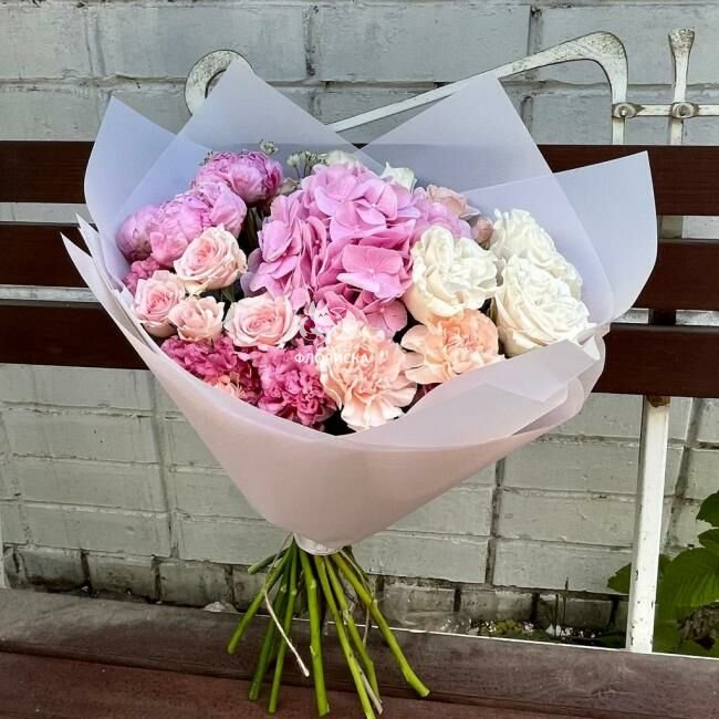 Сборный букет &laquo;Без повода&raquo;