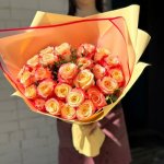 Букет с розами &laquo;Яркий лучик&raquo;