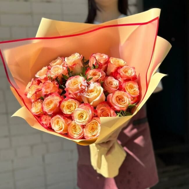 Букет с розами &laquo;Яркий лучик&raquo;