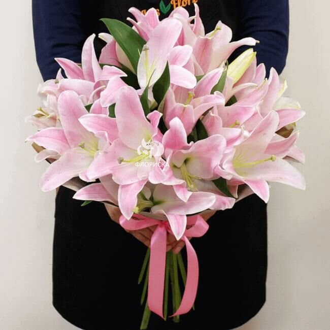 Букет из лилий &laquo;Багряный закат&raquo;&lrm;