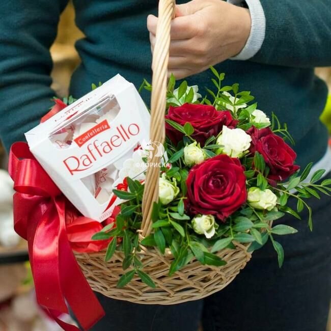 Цветы в корзине &laquo;Для милых дам&raquo;