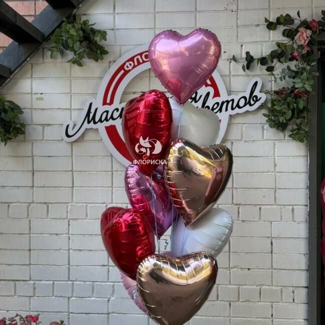 Композиция из шаров &laquo;Любовь повсюду&raquo;