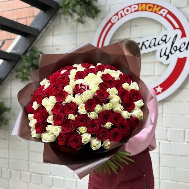 Букет с розами &laquo;Страстный поцелуй&raquo;