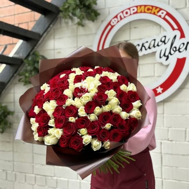 Букет с розами &laquo;Страстный поцелуй&raquo;