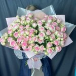 Букет с кустовыми розами &laquo;1000 поцелуев&raquo;