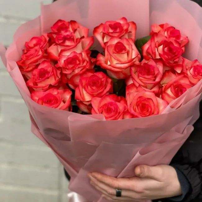 Букет из 17  роз &laquo;Хэдрин&raquo;